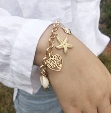 Load image into Gallery viewer, Seashell Charm Bracelet
